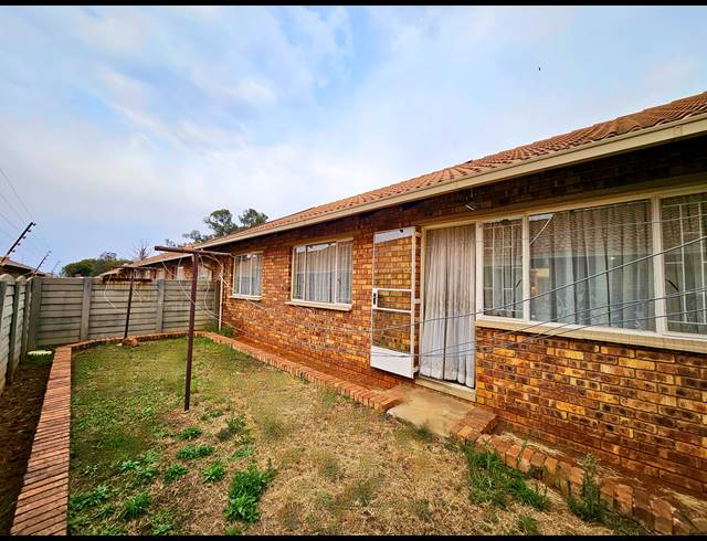 3 bed property to rent in TERENURE